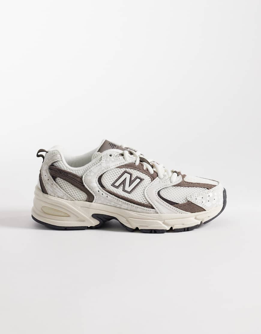 New Balance - 530 - Sneaker in Wollweiß und Braun mit Rehmuster