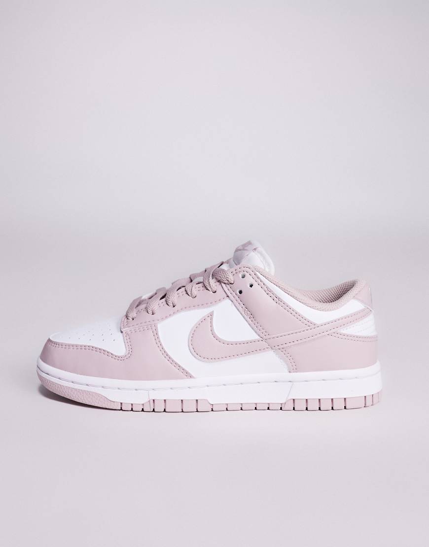 Nike - Dunk Low - Sneaker in Weiß und Rosa
