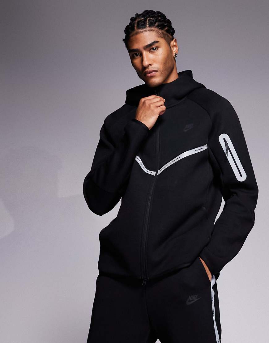 Nike - Tech Fleece - Kapuzenjacke in Schwarz mit reflektierenden Details und Reißverschluss