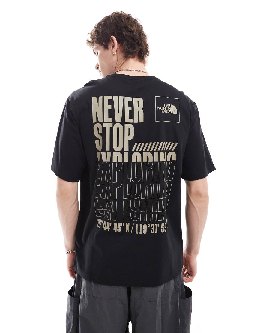The North Face - Coordinates - T-Shirt in Schwarz mit Rückenprint