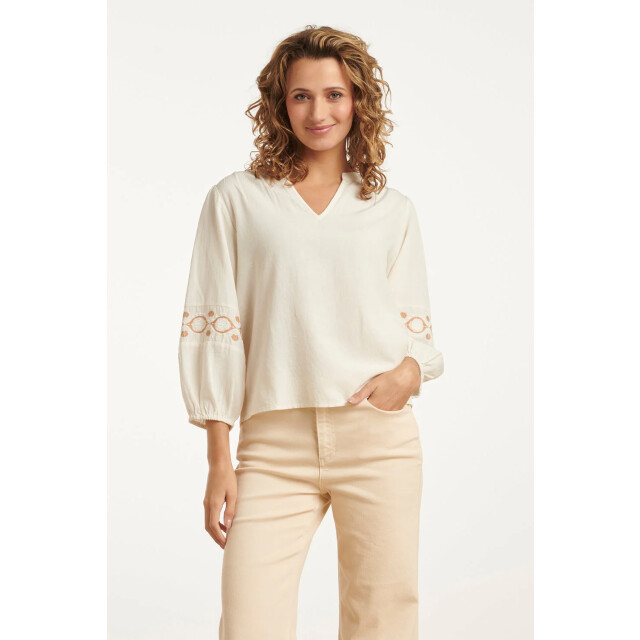 Smashed Lemon 25194 off white top met geborduurde mouwen |