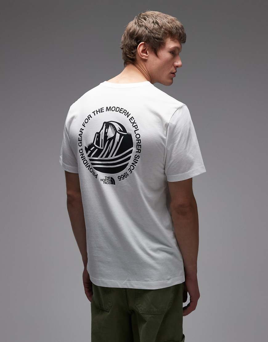 The North Face - Coordinates - T-Shirt in Weiß mit Rückenprint
