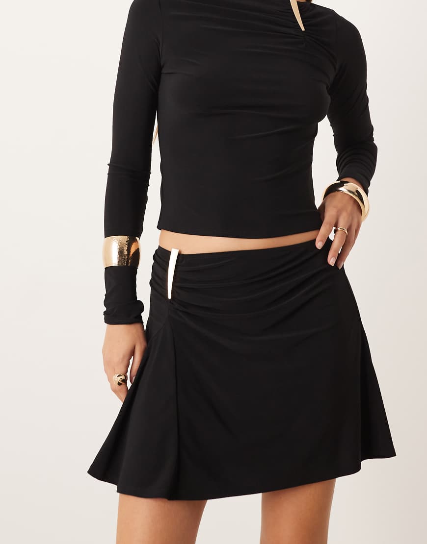 ASOS DESIGN - Figurbetonter Minirock in Schwarz mit gerafftem Besatz, Kombiteil
