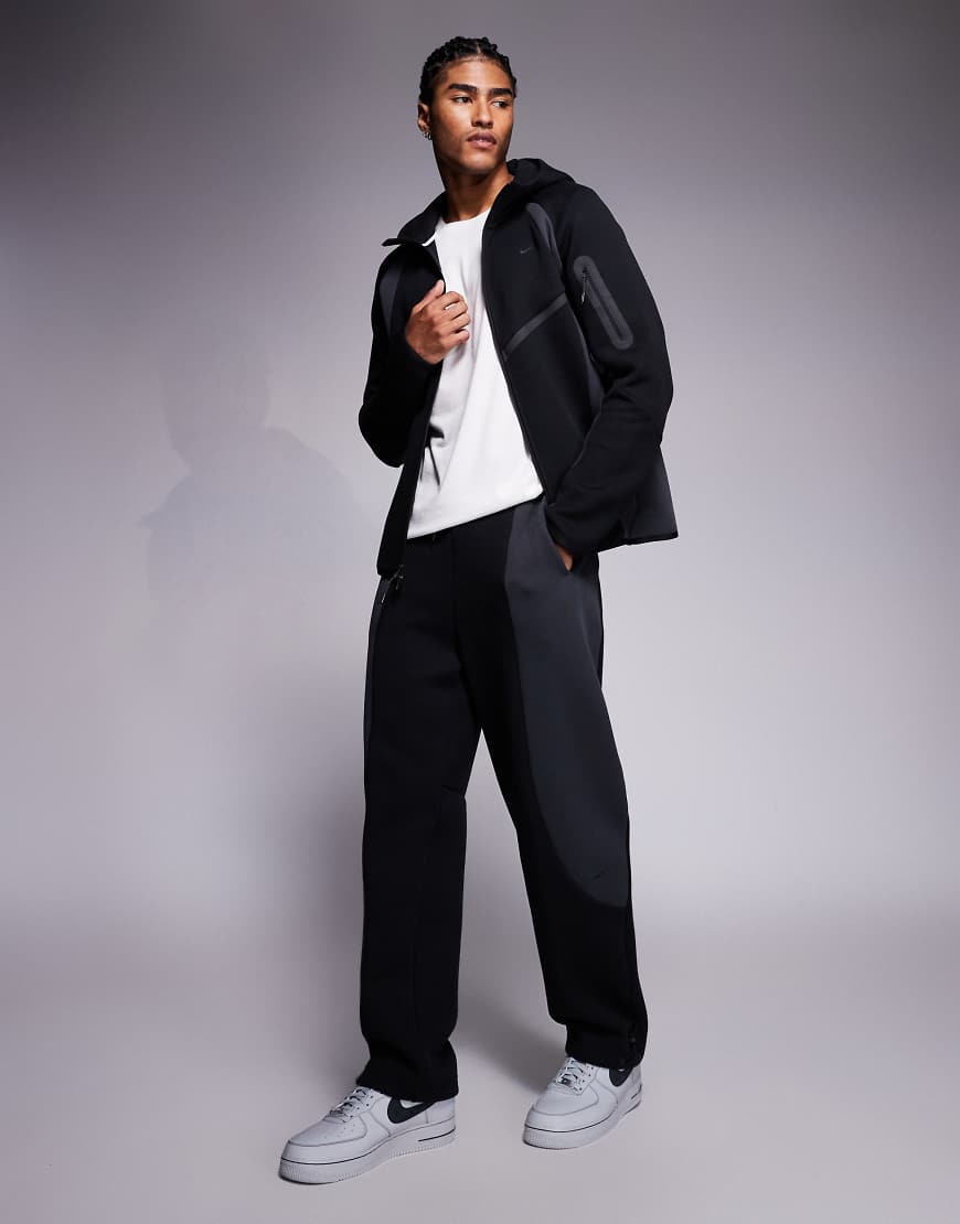 Nike - Tech Fleece Pro - Jogginghose in Schwarz und Grau