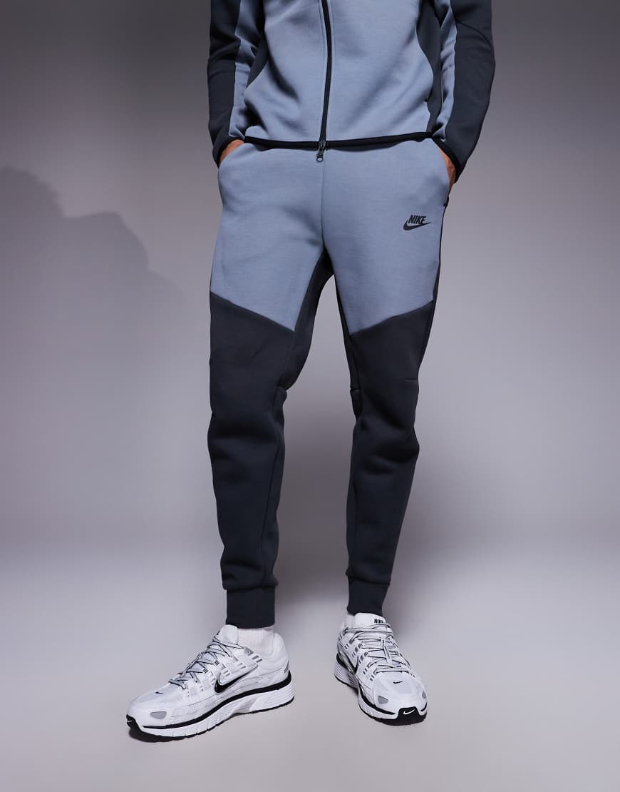 Nike - Tech - Graue Fleece-Jogginghose