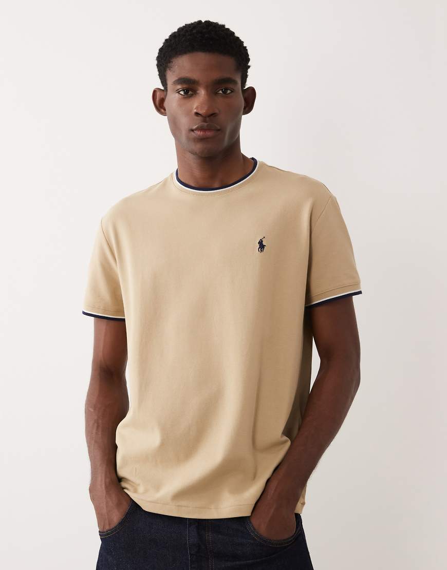 Polo Ralph Lauren - Klassisch geschnittenes T-Shirt aus Pikee-Netzstoff in Beige mit Polospieler-Logo und gestreiftem Kragen-Neutral