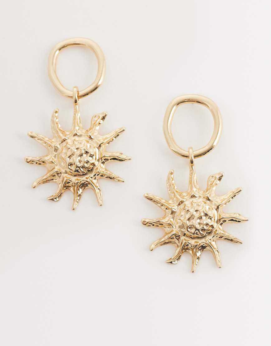 DesignB London - Gehämmerte Statement-Ohrringe in Goldoptik mit Sonnenanhänger-Goldfarben