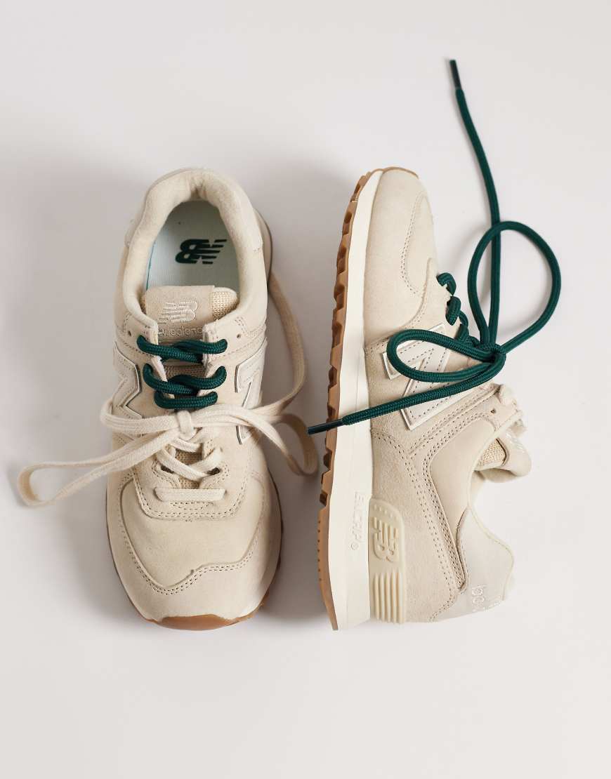 New Balance - 574 - Sneaker aus Wildleder in Beige mit doppelter Schnürung-Neutral