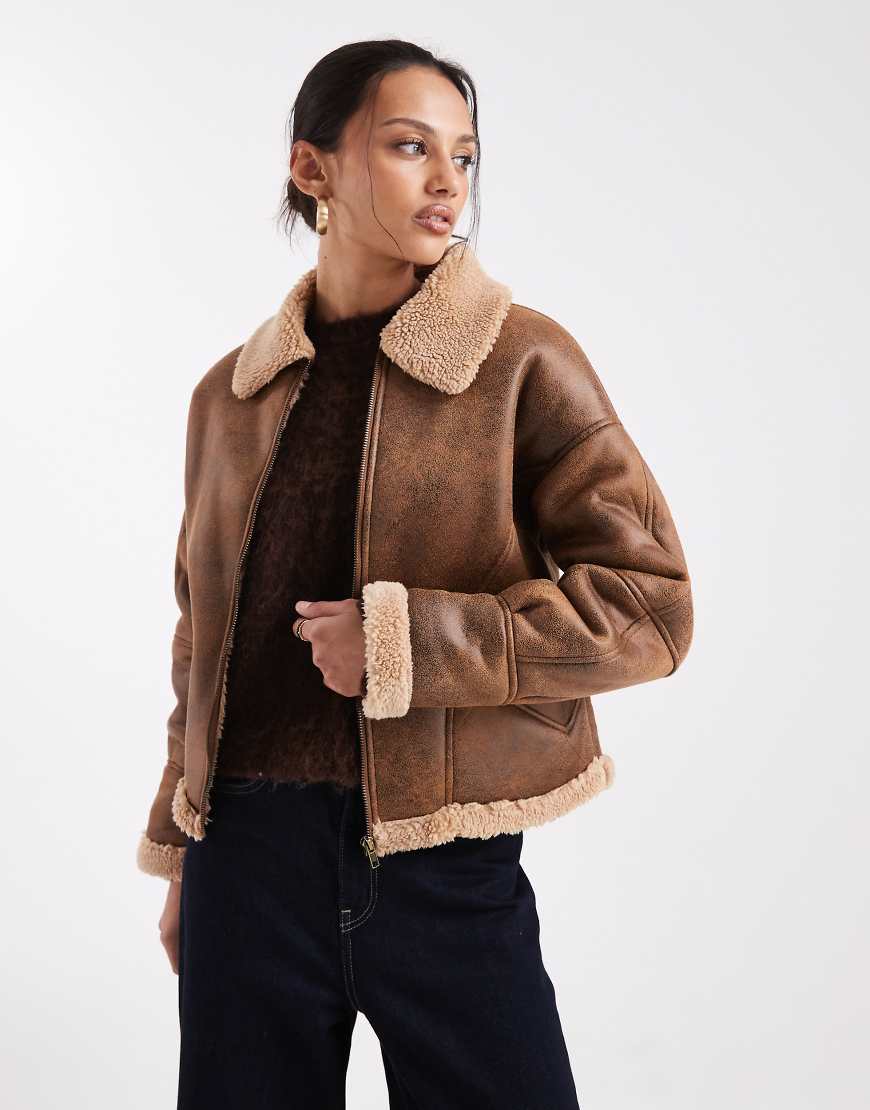 Wednesday's Girl - Kastige Jacke aus Lammfellimitat in Hellbraun-Brown